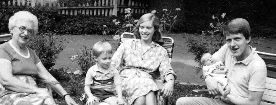 Professor. R. Shiller with his mother Ruth (Birute), his wife Virginia, and his sons Ben (b. 1982), and Derek (b. 1985)