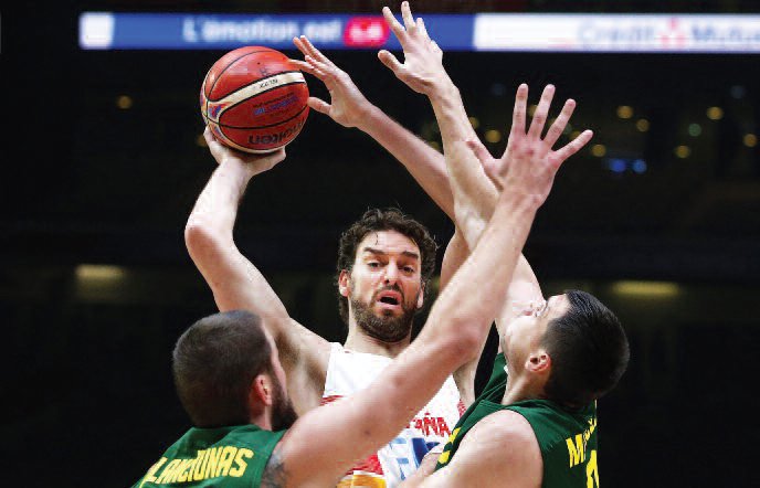 Pau Gasol from team Spain proved to be too much for team Lithuania. (EPA-ELTA)